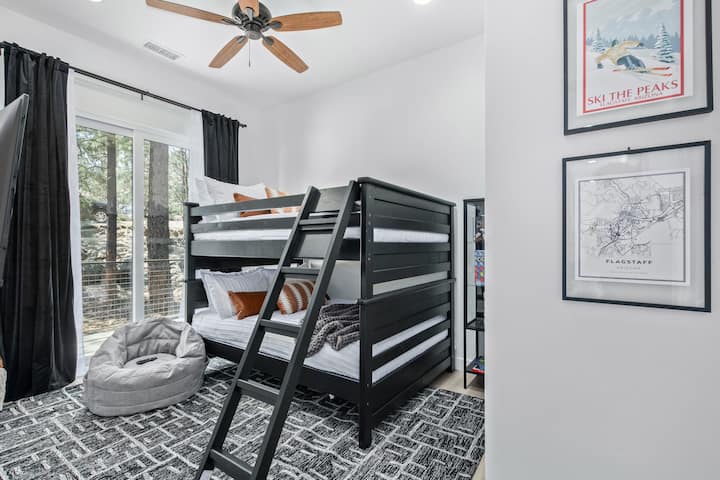 Guest suite 2 with double/full over double/full bunk