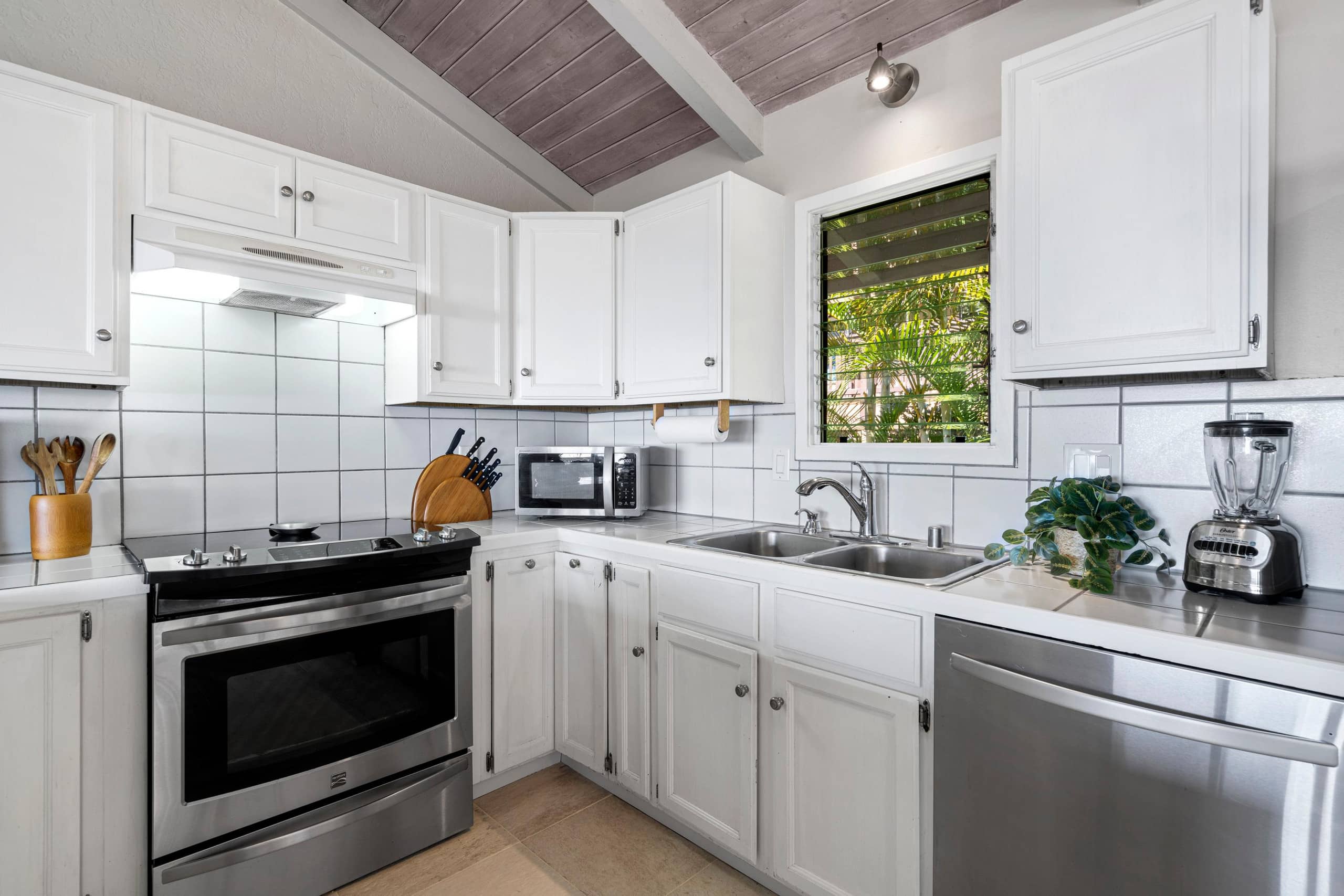 Home in Kealakekua · ★4.71 · 4 bedrooms · 5 beds · 3 private baths - Image 26