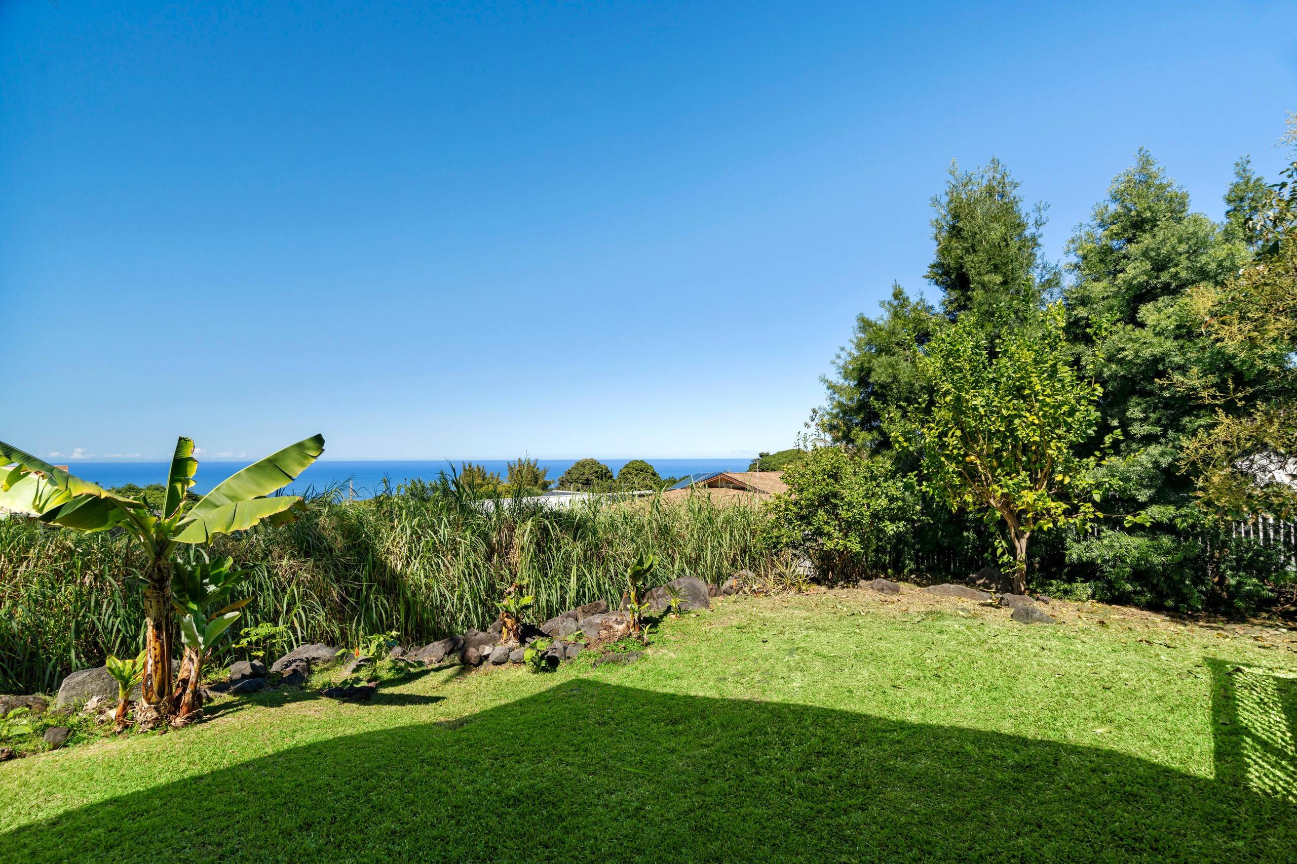 Home in Kealakekua · ★4.71 · 4 bedrooms · 5 beds · 3 private baths - Image 47