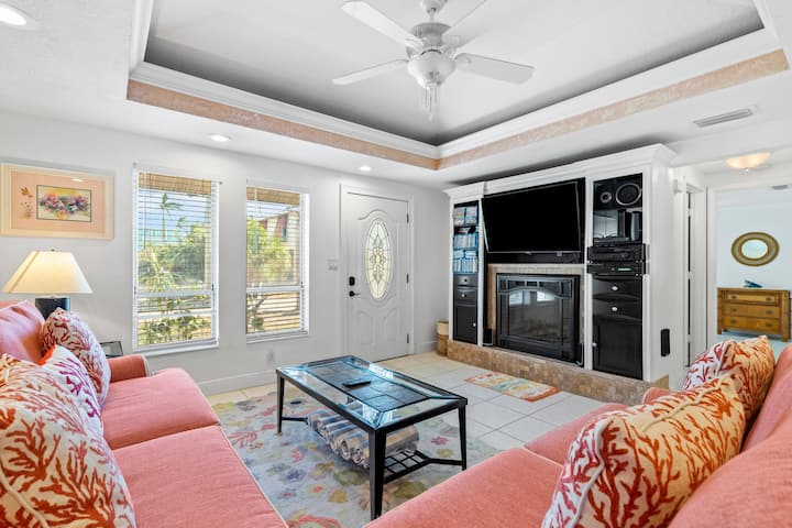 Ave A Retreat · Pet-friendly · 2 Blocks To Gulf - Anna María, FL