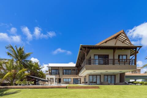 Mansion standing on the sand in Carneiros Beach by