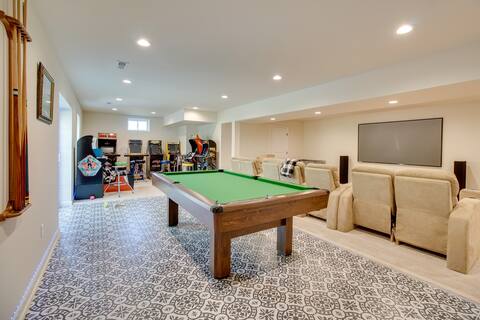 Near Lake Anna: Gem w/ Saltwater Pool & Arcade!