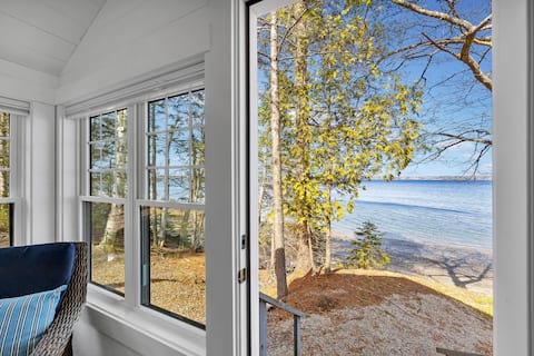 Beachcomber Cottage-Oceanfront!