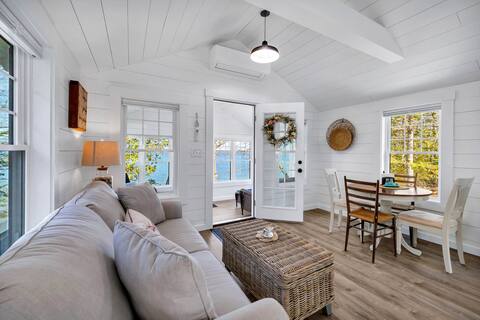 Beachcomber Cottage-Oceanfront!