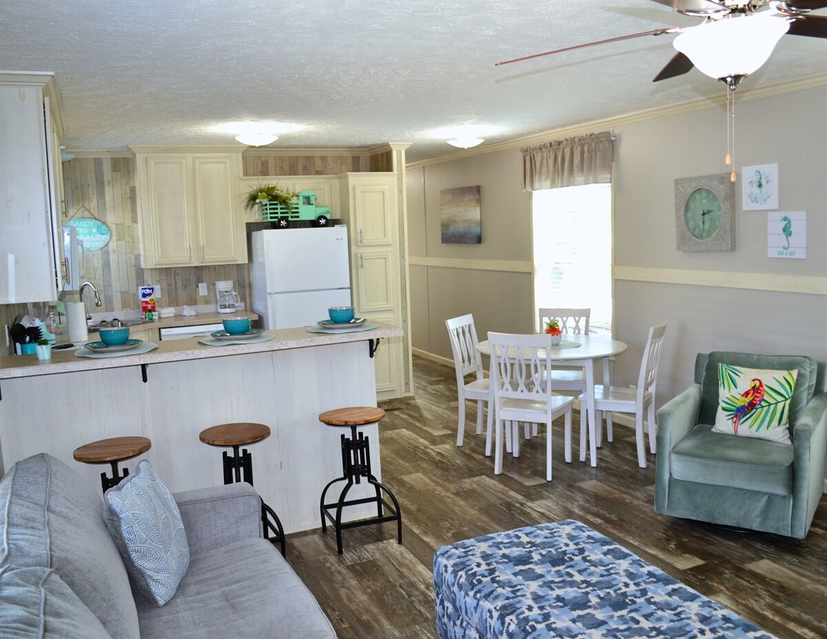 Popular Airbnb listing: Sum Beaches Paradise Cottage 2 in Navarre