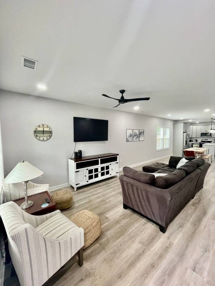 Pet-friendly 3br Beach Home King + Fenced Yard - North Myrtle Beach, SC