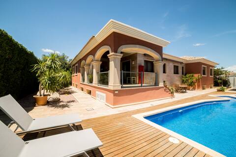 Private Villa, swiming pool, BBQ & Pool Room