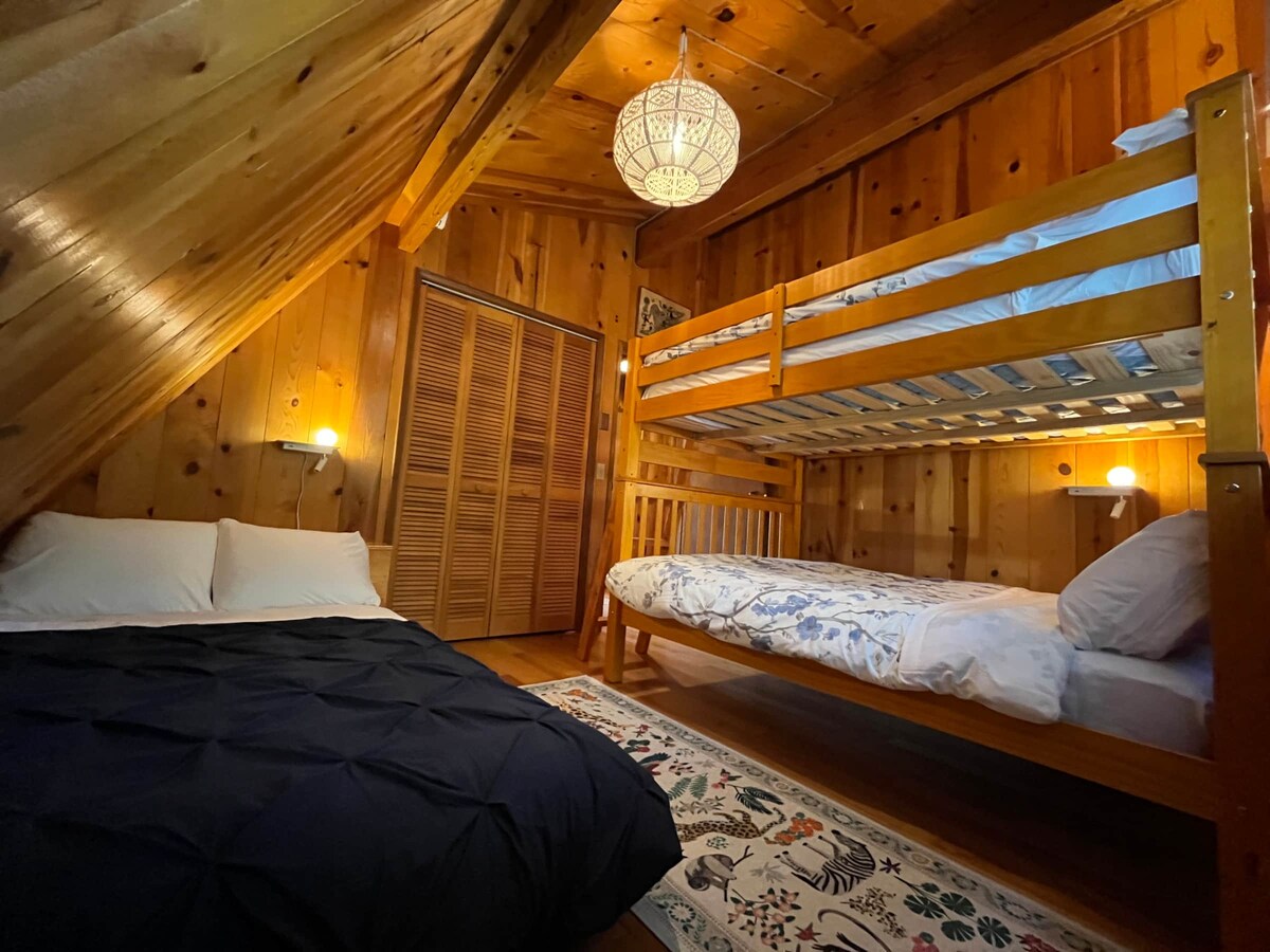 Chalet Bedroom 3 with 3 Full Beds