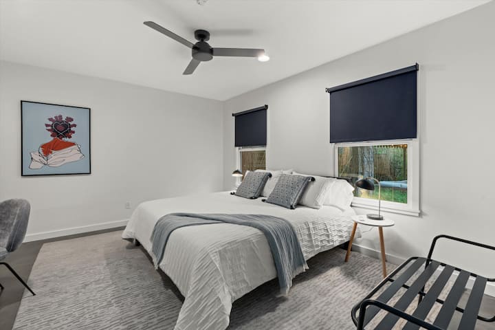 Chambre King Size n °4 avec salle de bain attenante et bureau