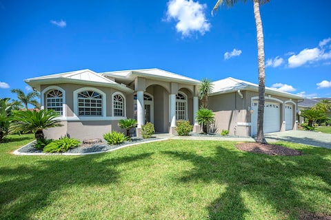 White Sands - Tropical Rental with lots of Privacy