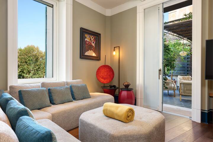 Mastroianni & Loren House with Terrace by Hostalia gallery image 3