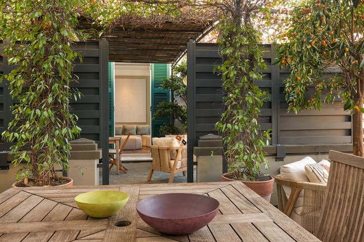 Mastroianni & Loren House with Terrace by Hostalia