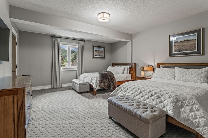 Bedroom 2 Queens