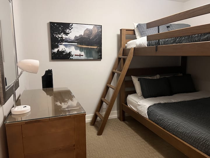 Bedroom 3 Main Floor Queen Bunks