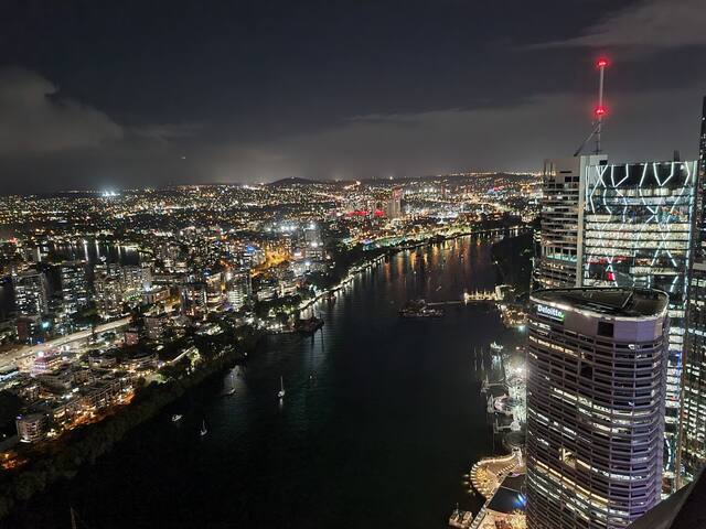 Rare Ocean Views|Huge 4 Bedroom Sub Penthouse gallery image 4