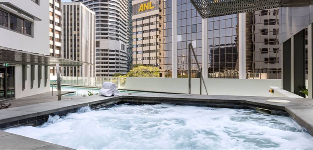 Rare Ocean Views|Huge 4 Bedroom Sub Penthouse gallery image 5