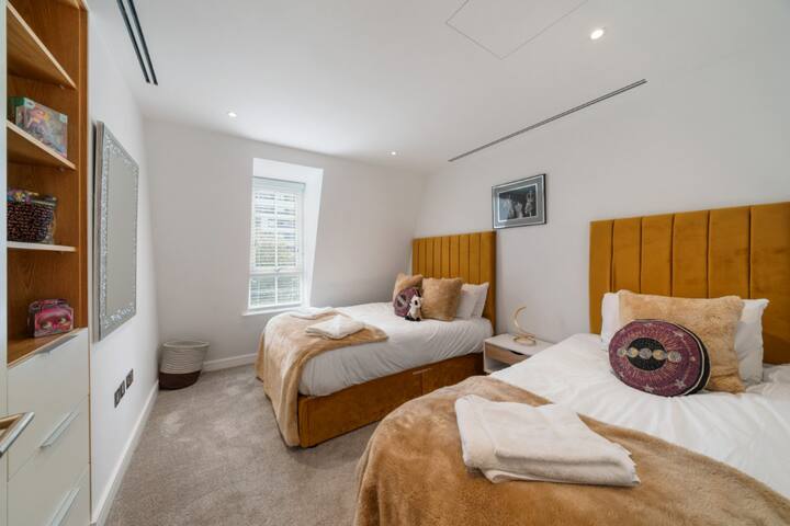 Elegant 3-Bedroom Penthouse in Marble Arch 70 gallery image 3