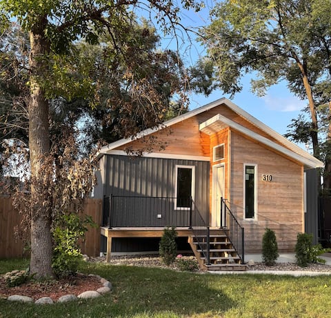 Modern 3BR w/Hot Tub + Sauna + Arcades, 2mi to SSM