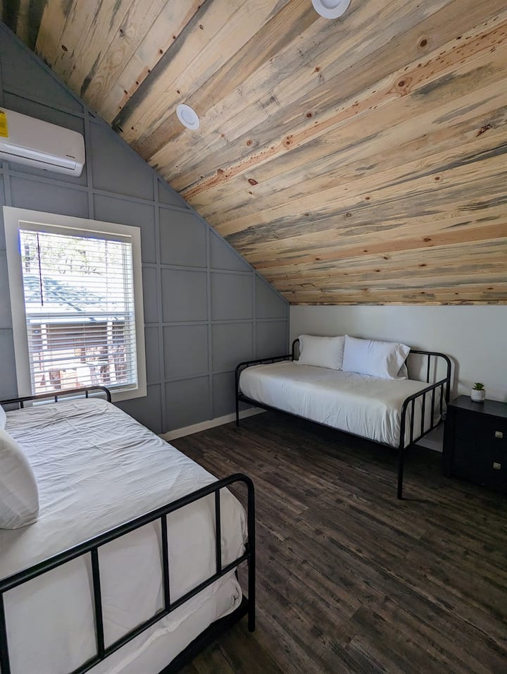 2号客房的床铺与1号卧室的床铺相同