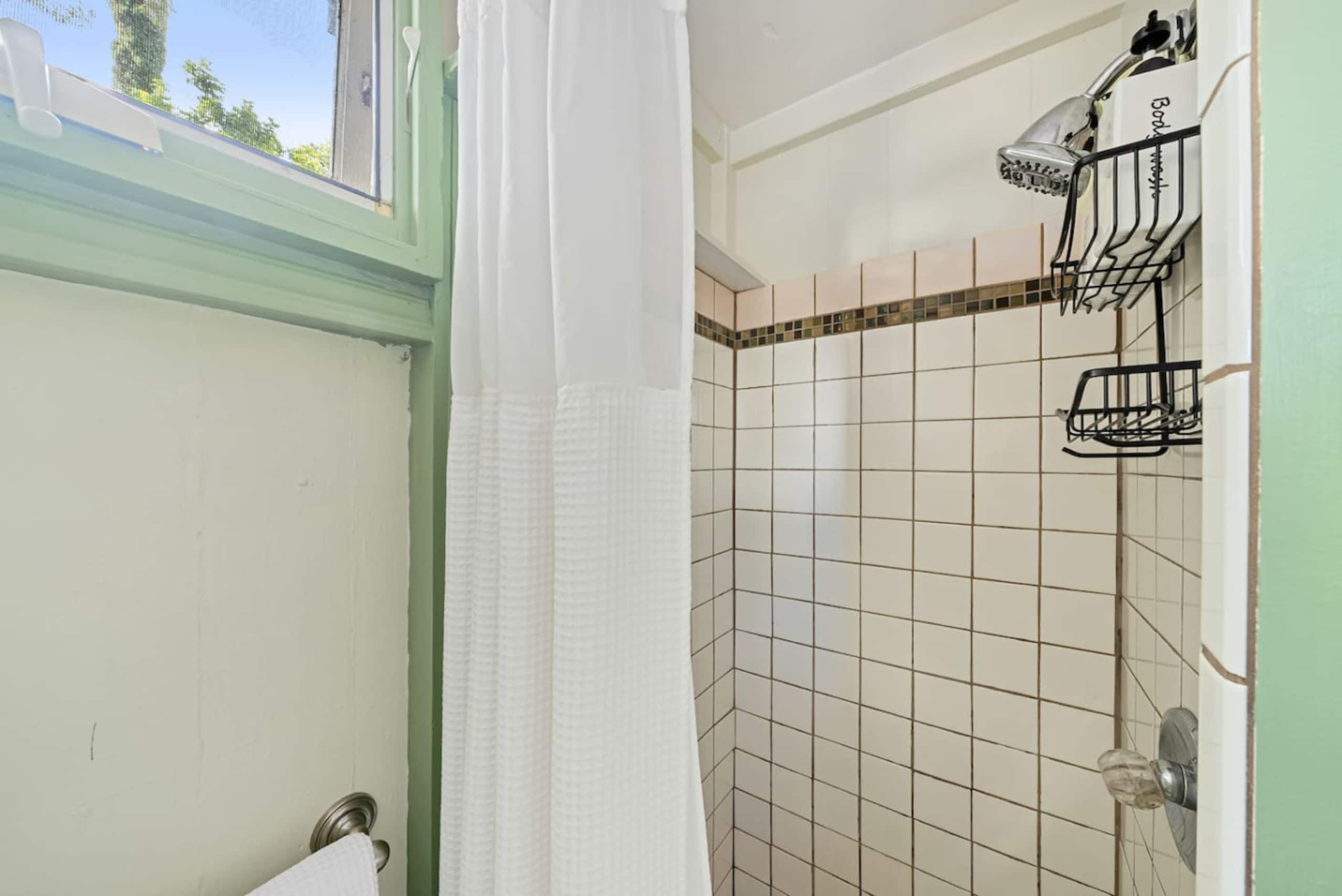 Guesthouse in Makawao · ★4.98 · 1 bedroom · 1 bed · 1 private bath - Image 10