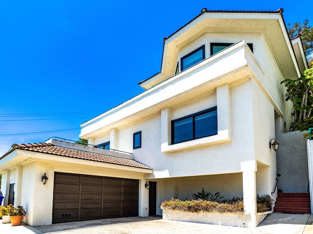 Spacious Beautiful Home with Stunning Bay Views!