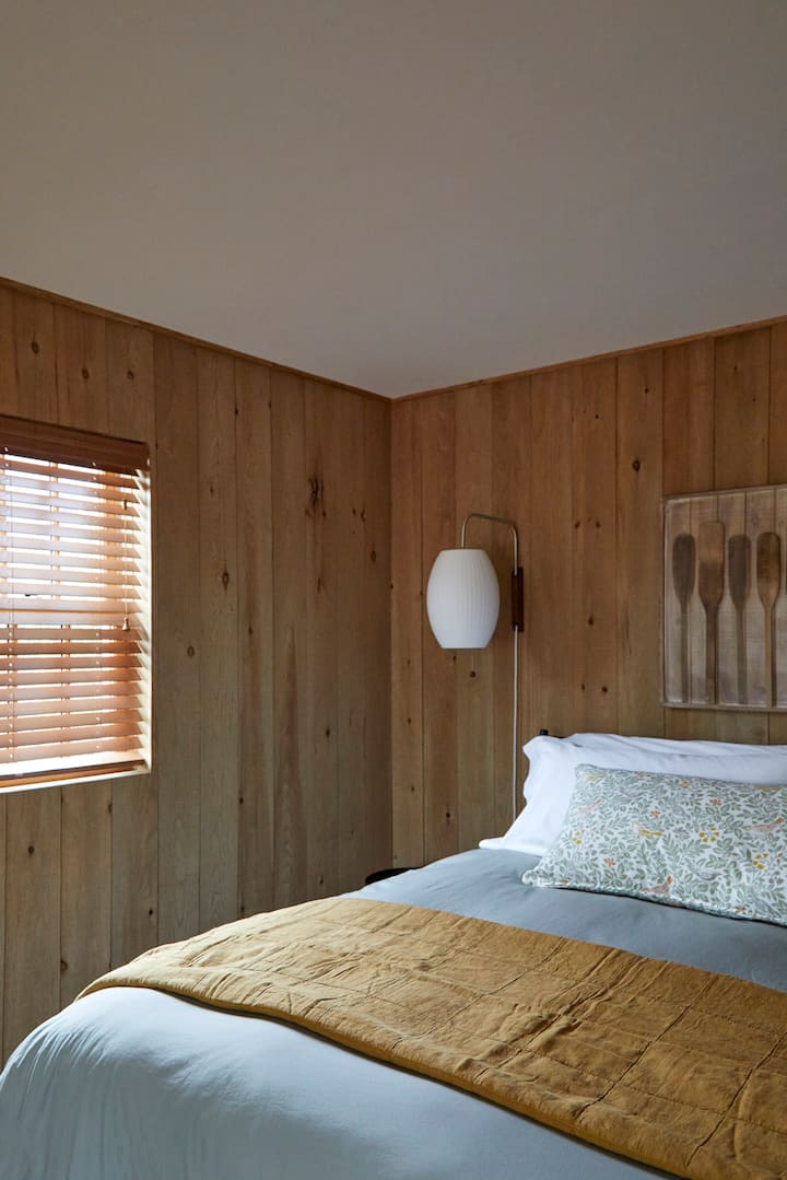 The Little House | Detalle del dormitorio