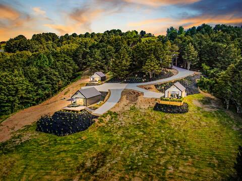 Luxury Group Getaway: Stunning Villas for 20+