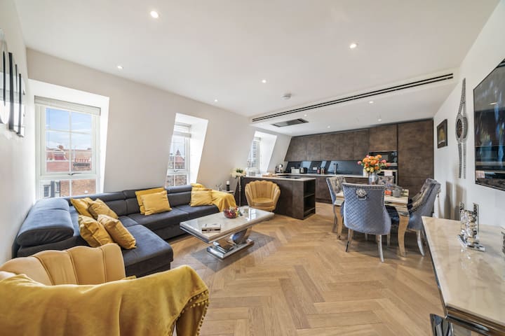 Spectacular 2-Bedroom Penthouse in Marble Arch 75