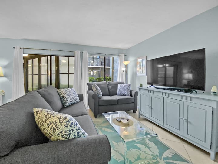 Vacation Home Away From Home At Bay Oaks D41 - Siesta Key, FL