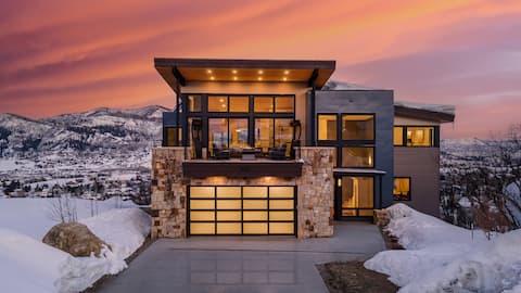 Stunning Views + Hot Tub - Monarch Retreat