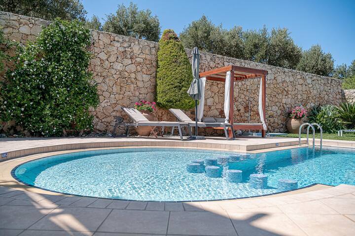 Villa with stunning views and Heated infinity pool gallery image 3