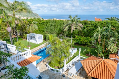 San Benito. Luxury Housing with Private Pool