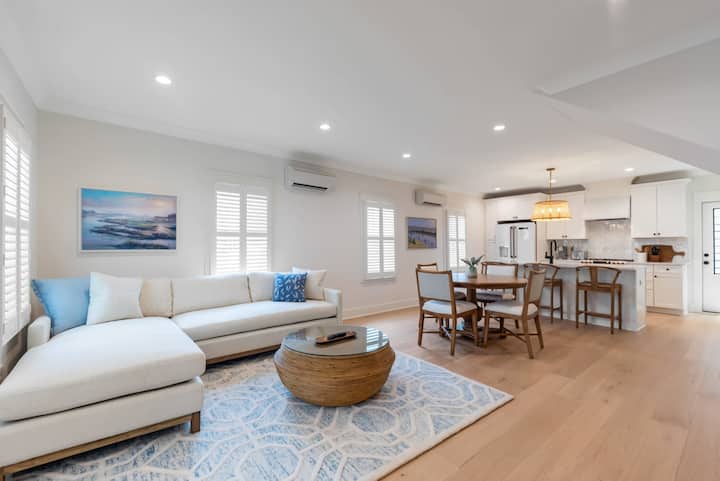 Elegant & Vibrant Retreat ~ 5* Location ~ Parking! - Charleston, SC