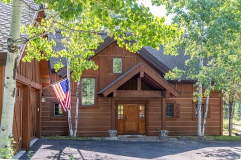 Ace Chalet - A Charming Chalet on the Golf Course