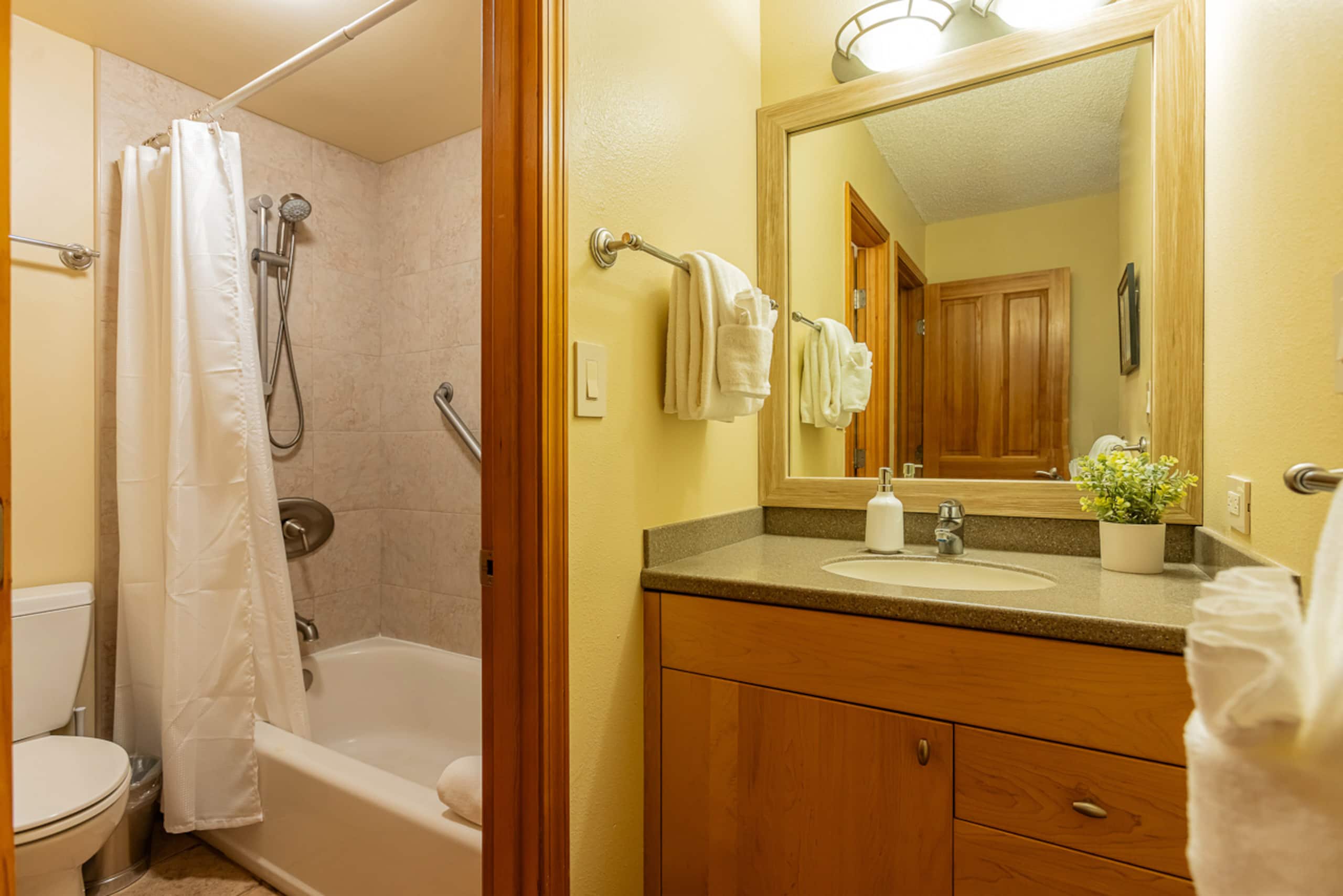 Condo in Kihei · ★4.89 · 2 bedrooms · 4 beds · 2 shared baths - Image 24