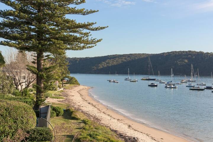 HourGlass- Absolute Beachfront gallery image 4