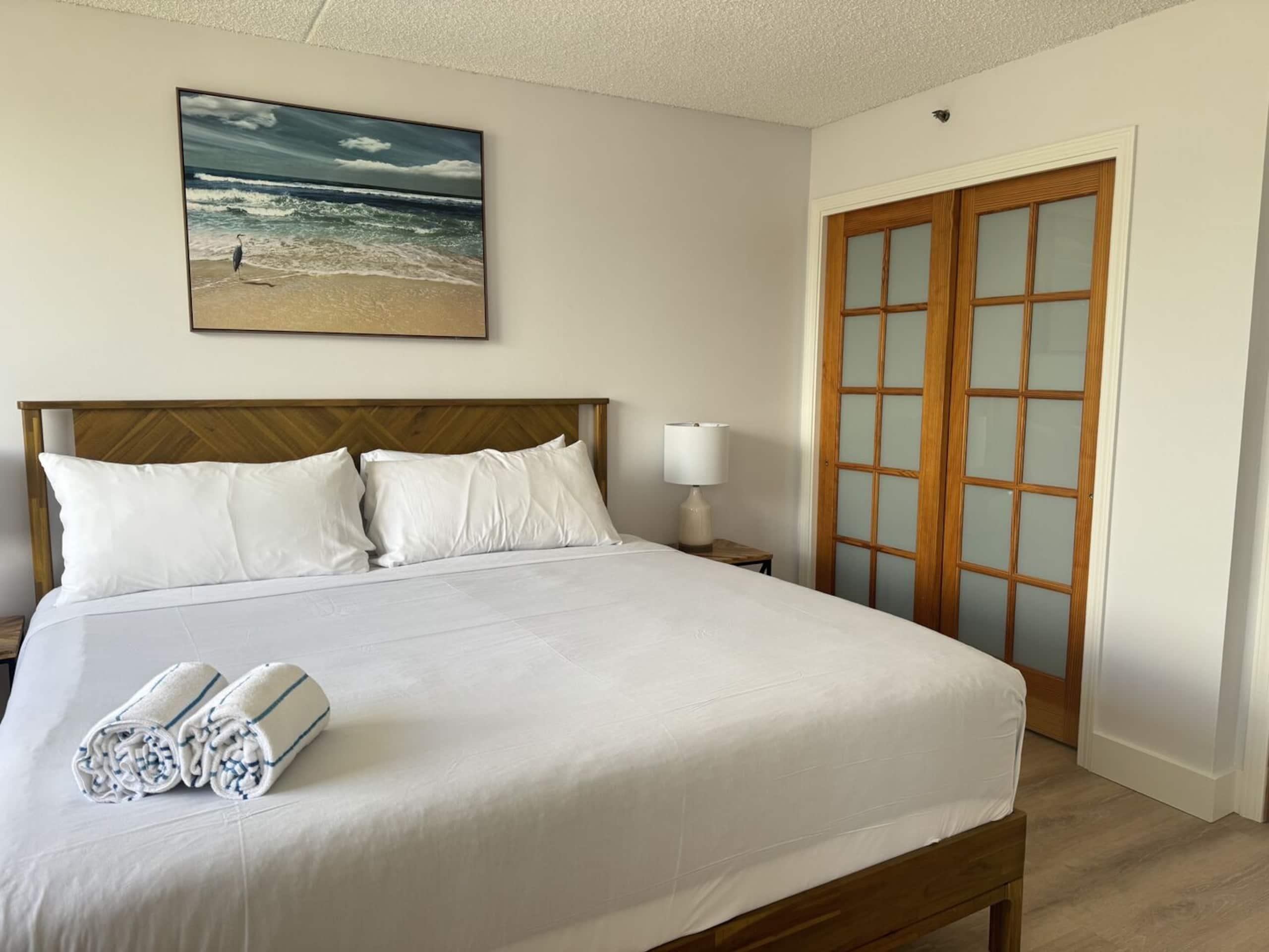 Condo in Honolulu · ★4.76 · 1 bedroom · 2 beds · 1 private bath - Image 3