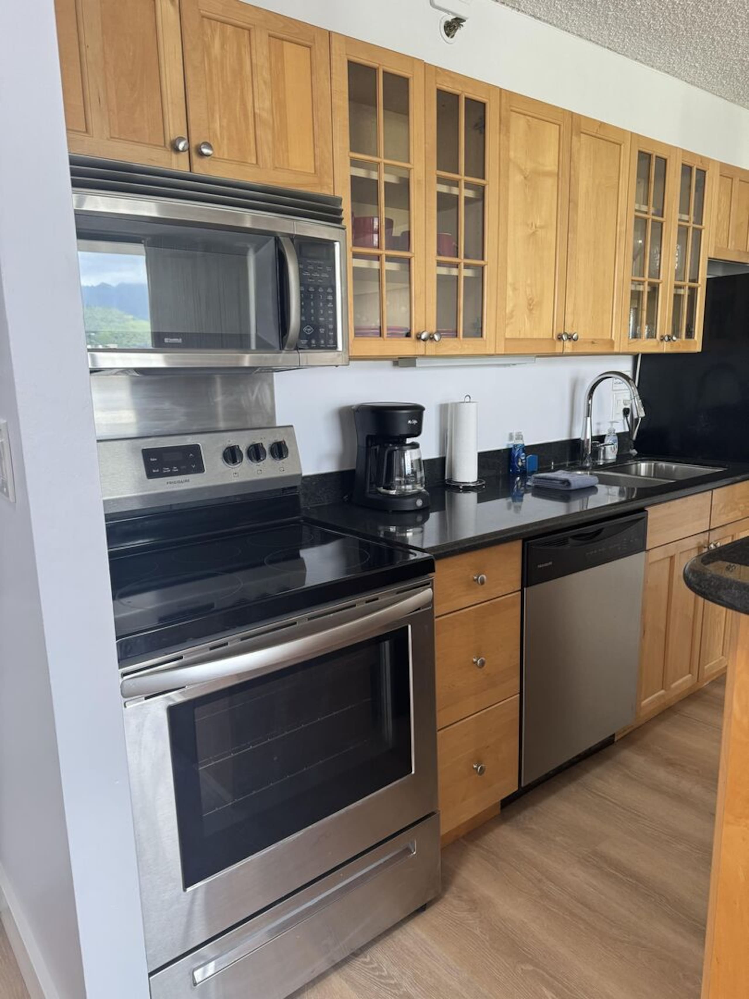 Condo in Honolulu · ★4.76 · 1 bedroom · 2 beds · 1 private bath - Image 2