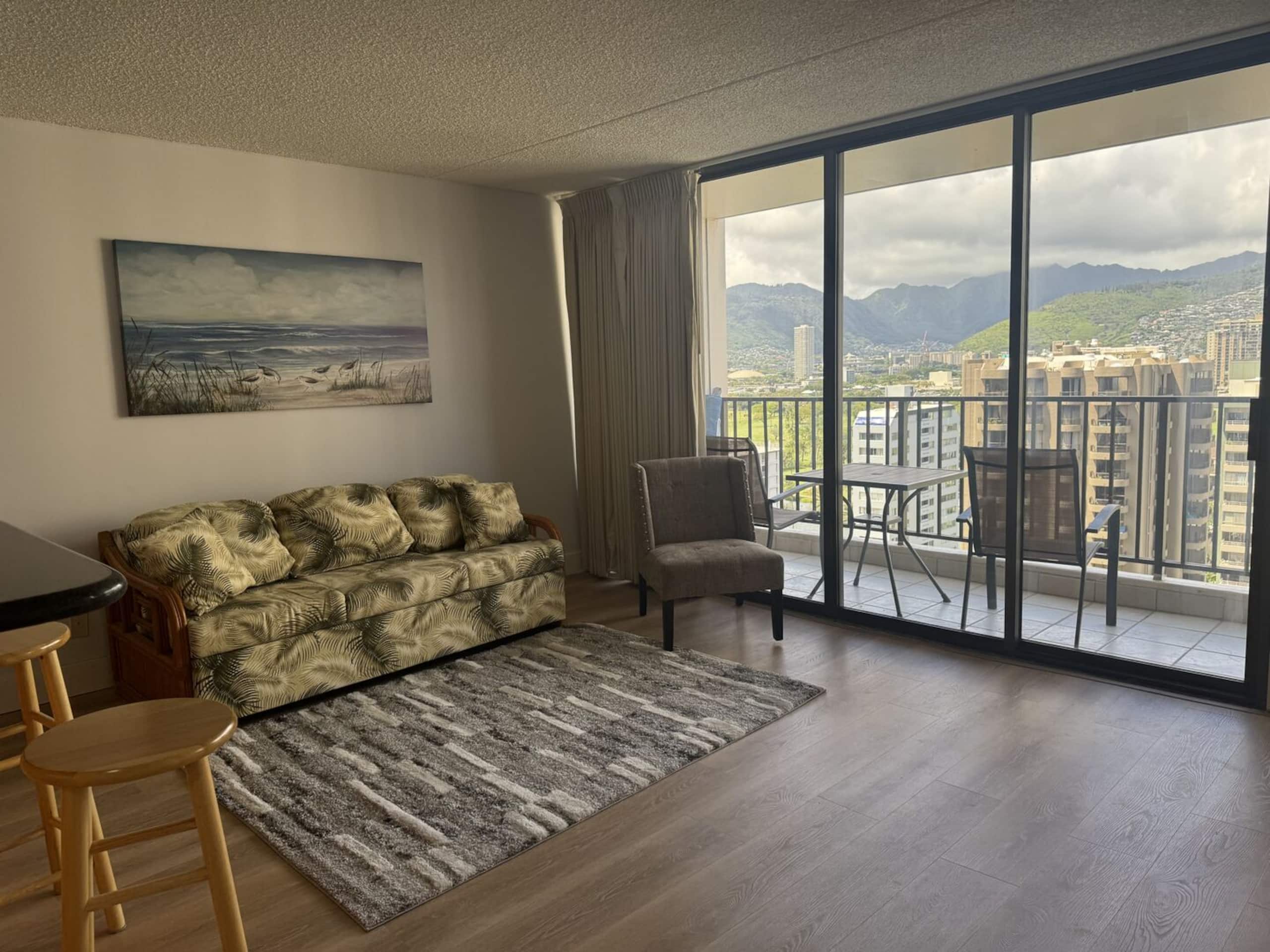Condo in Honolulu · ★4.76 · 1 bedroom · 2 beds · 1 private bath - Image 10