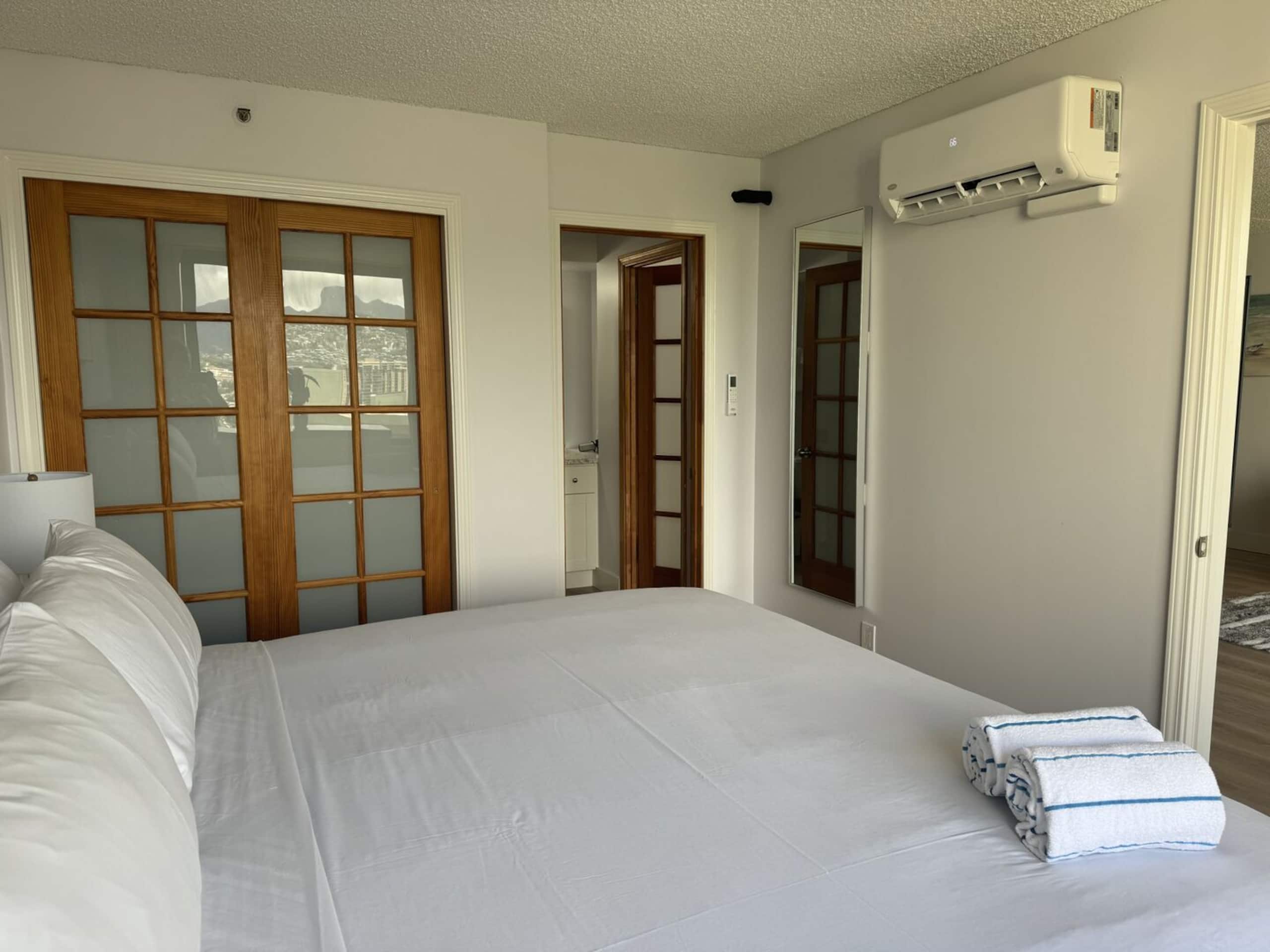 Condo in Honolulu · ★4.76 · 1 bedroom · 2 beds · 1 private bath - Image 5