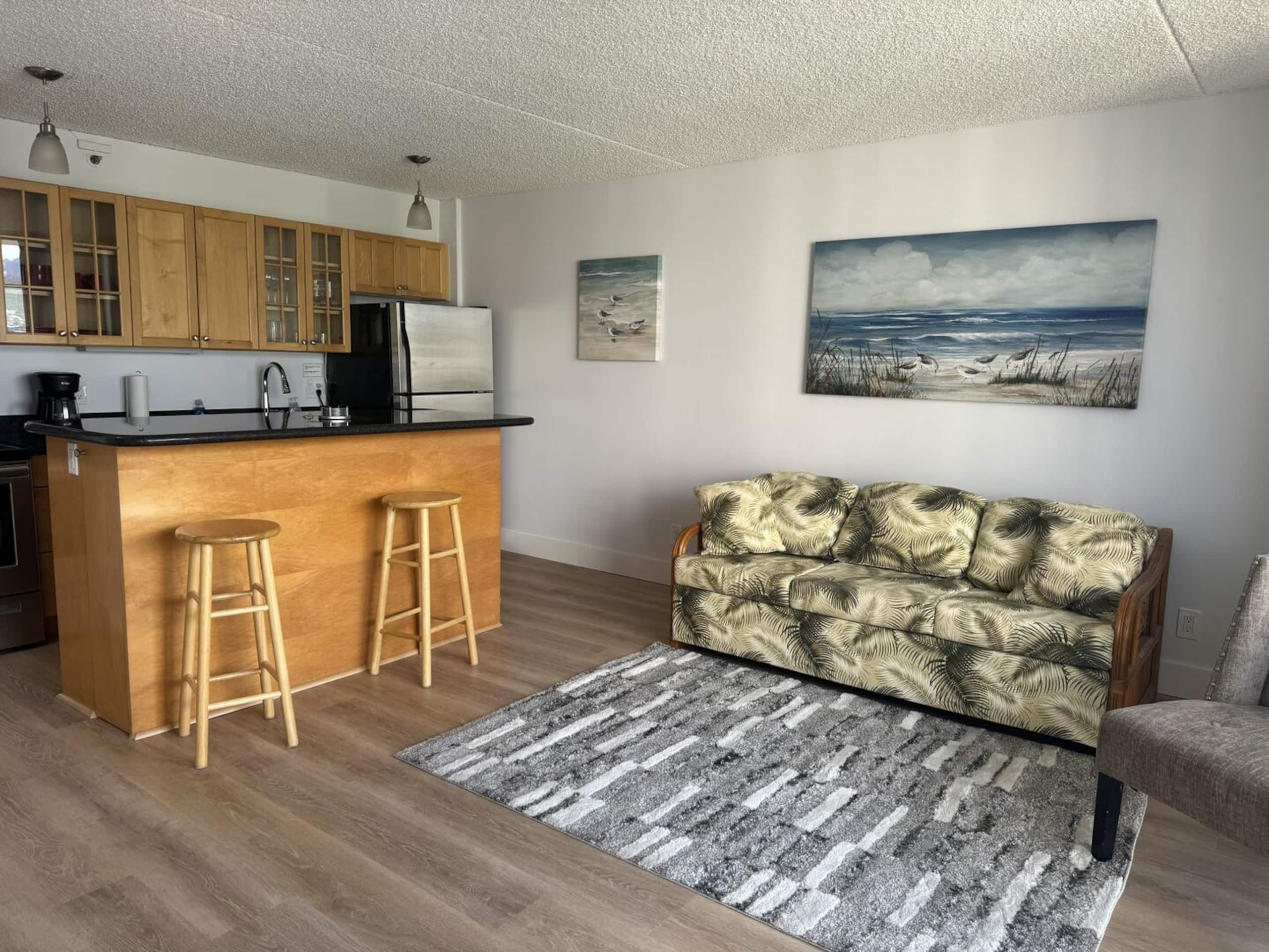 Condo in Honolulu · ★4.76 · 1 bedroom · 2 beds · 1 private bath - Image 8