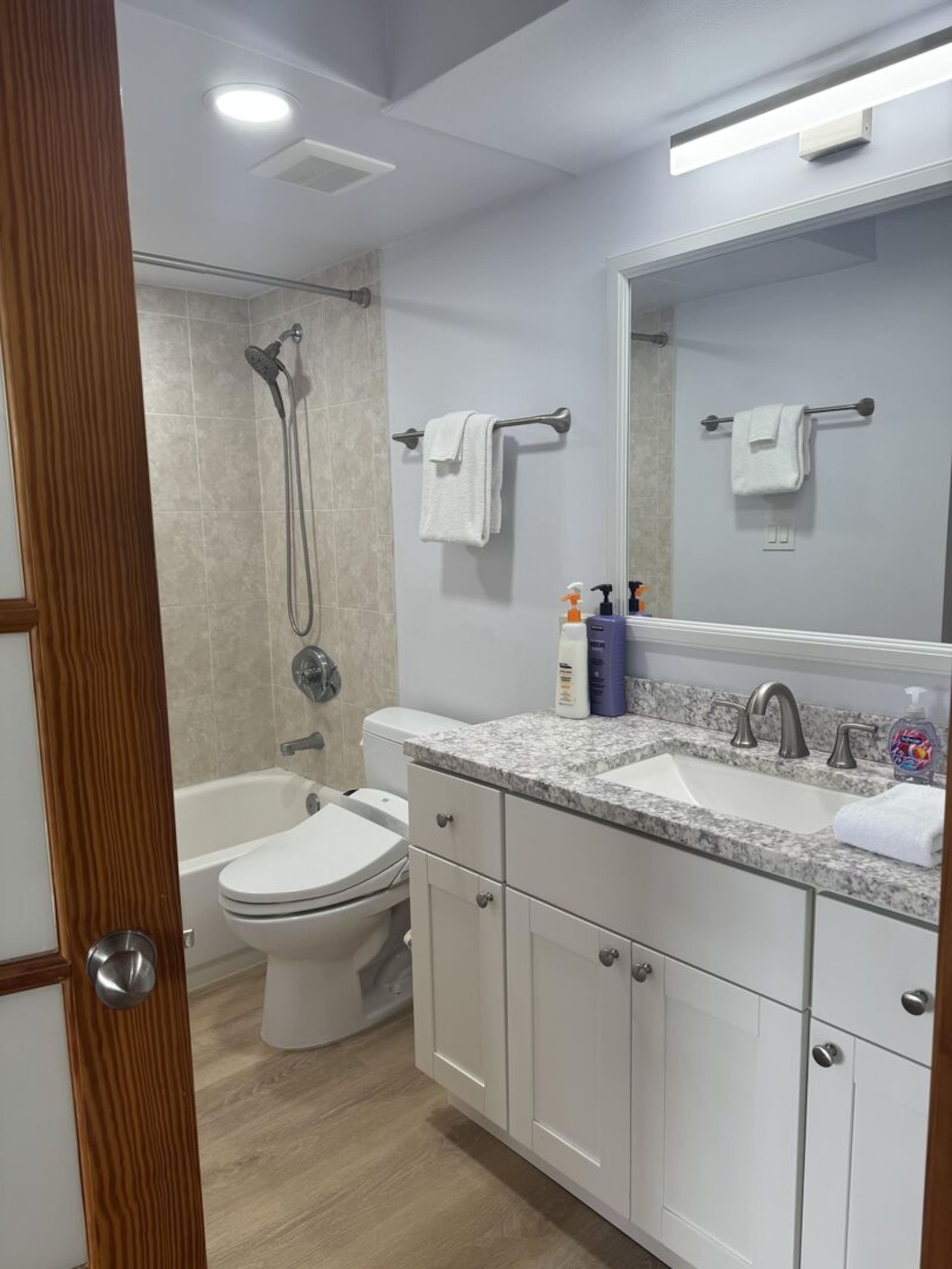 Condo in Honolulu · ★4.76 · 1 bedroom · 2 beds · 1 private bath - Image 6