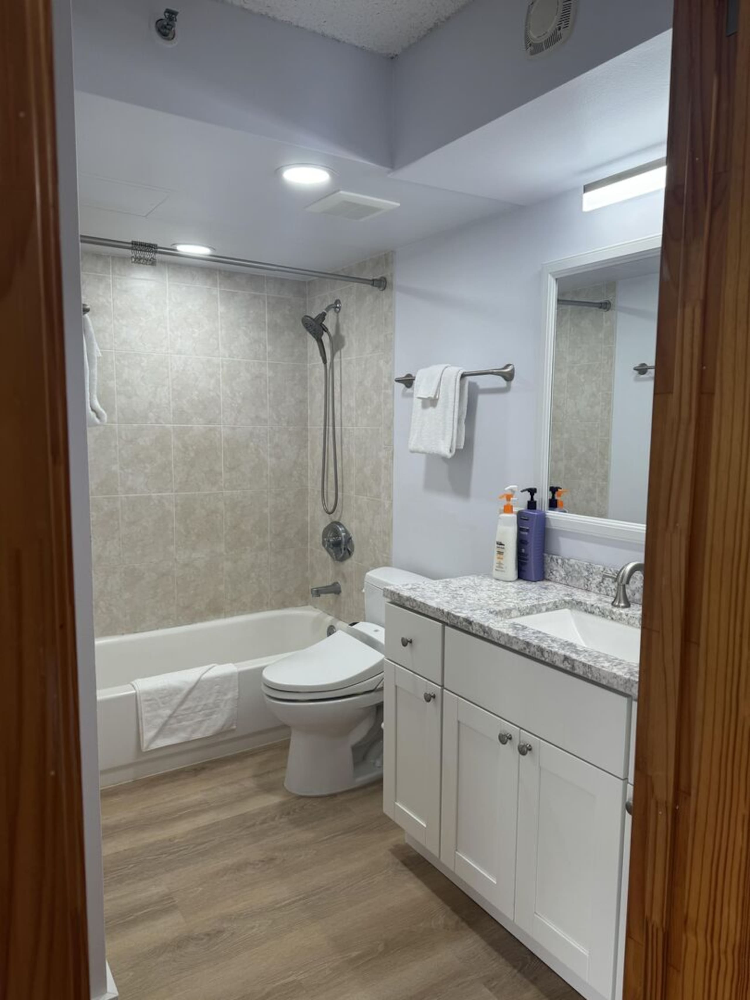 Condo in Honolulu · ★4.76 · 1 bedroom · 2 beds · 1 private bath - Image 7
