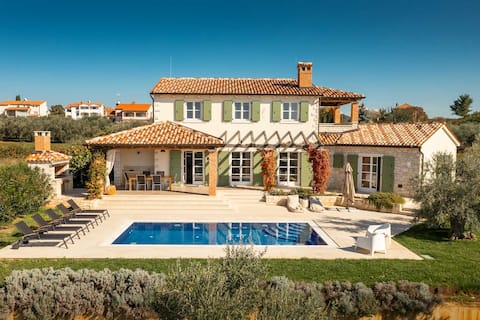 Popular Airbnb listing: Villa Sirok – wellness vila s pogledom na more in Općina Kaštelir Labinci