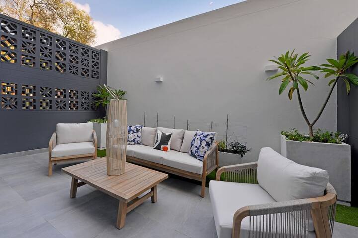 Stylish 2BR | Large Patio-Beach & Pool Access gallery image 2