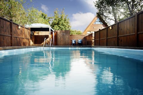 Magical Private Villa with Outdoor Pool & Sauna!
