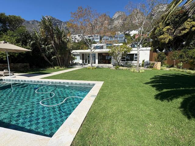 Relax in Style at this Stunning Villa in Camps Bay gallery image 4