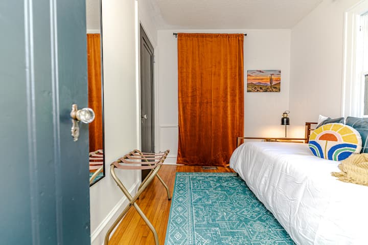 غرفة نوم مزدوجة (الطابق السفلي)