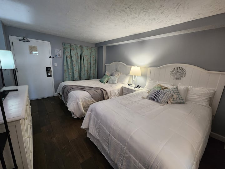 Bedroom with 2 queen beds