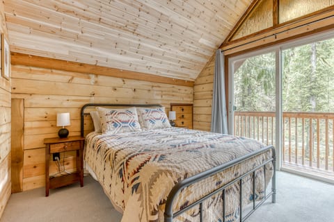 Thompson Cabin - Riverfront - Pet Friendly